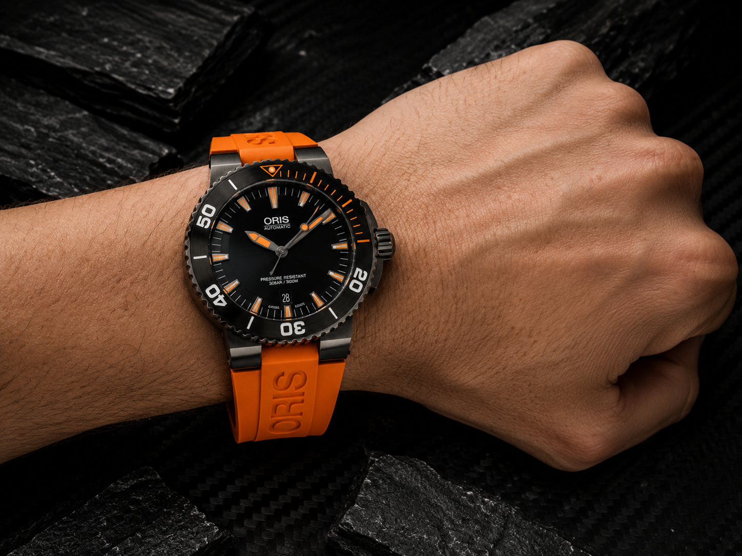 Oris Aquis Date Black / Orange 43.5 mm