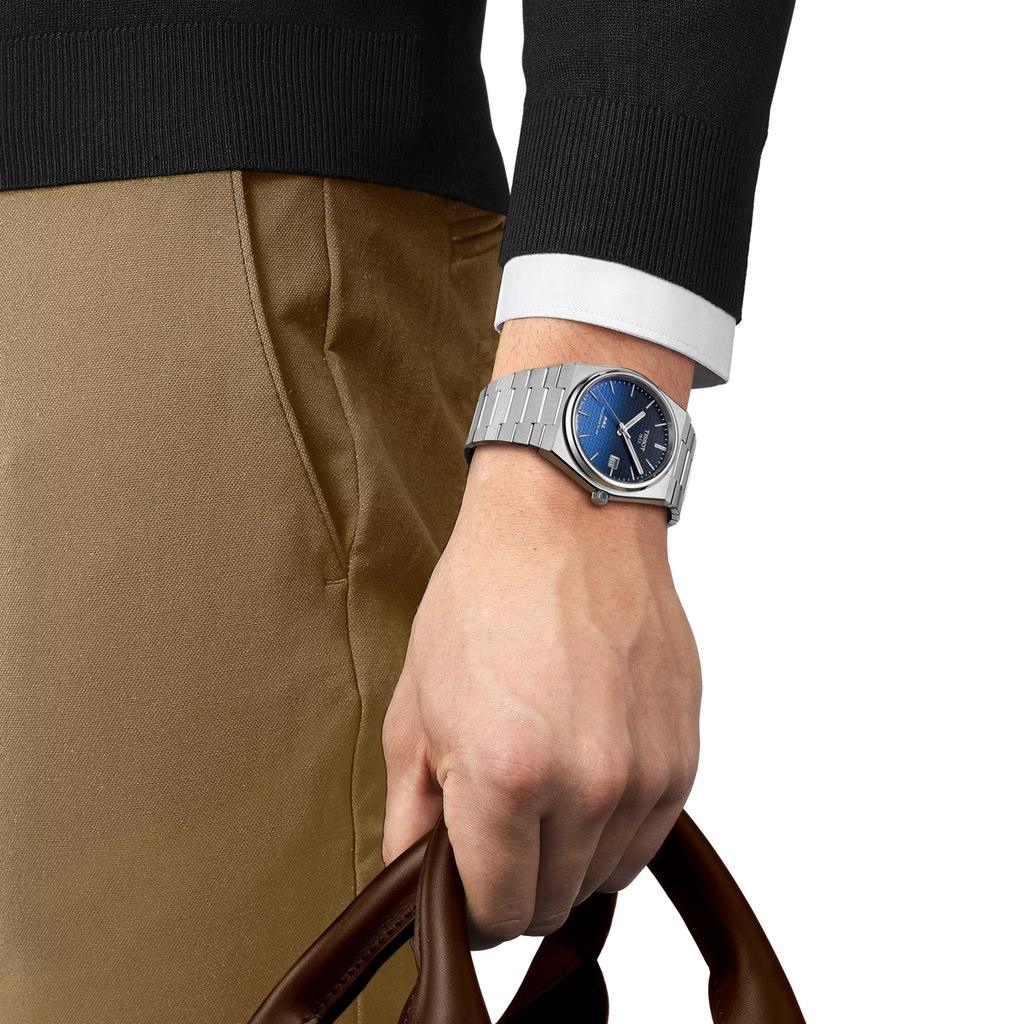 Reloj Tissot PRX Powermatic 80 40 mm Automático Azul degradado T137.407.11.051.01 – vista en muñeca