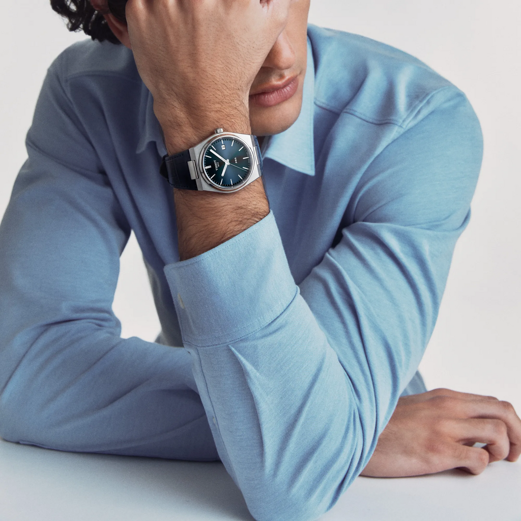 Reloj Tissot PRX 40 mm Cuarzo Azul T137.410.16.041.00 – vista en muñeca