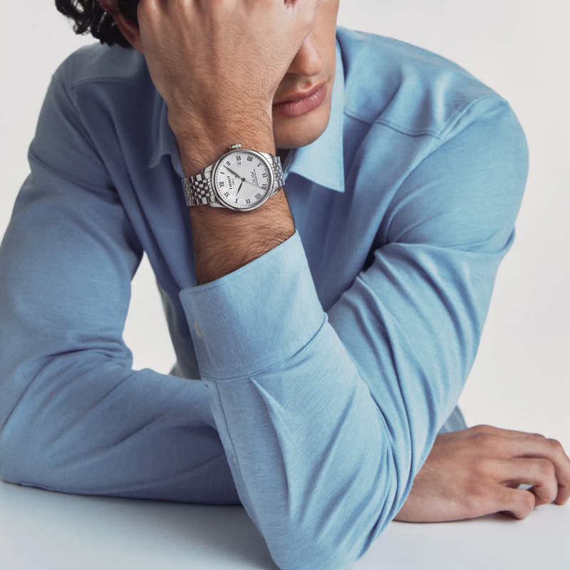 T006.407.11.033.00 — Simulación del reloj Tissot Le Locle 39.3mm en una muñeca