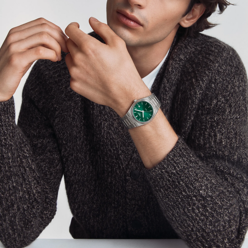 Reloj Tissot PRX 40mm Cuarzo Hombre Verde T137.410.11.091.00 – vista en muñeca