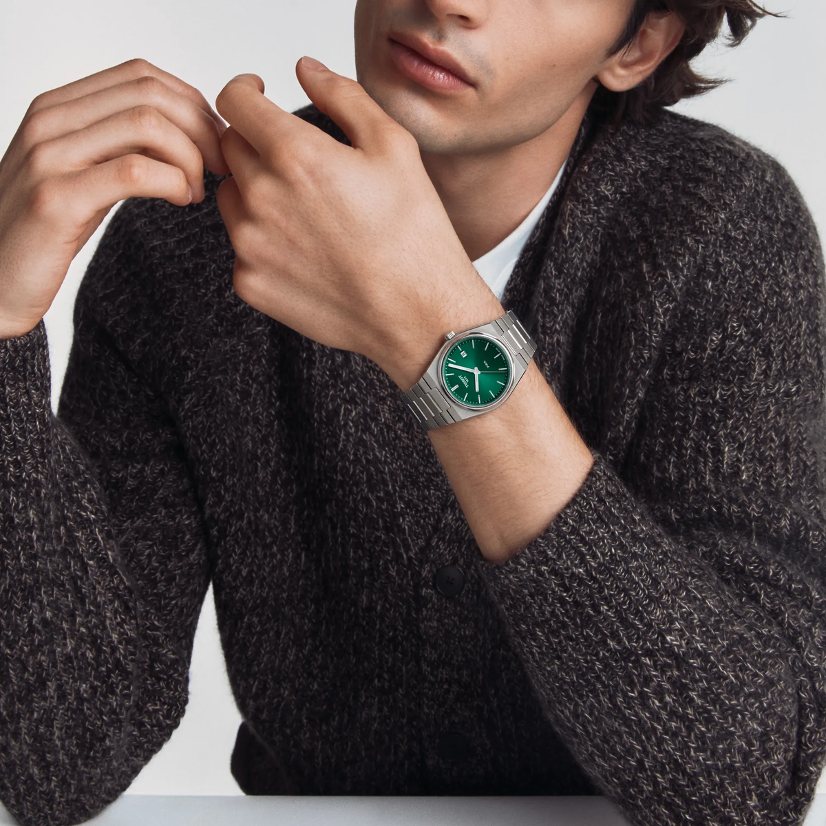 Reloj Tissot PRX 40mm Cuarzo Hombre Verde T137.410.11.091.00 – vista en muñeca