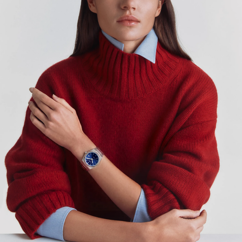 Reloj Tissot PRX 35mm Cuarzo Unisex Azul T137.210.11.041.00 – vista en muñeca